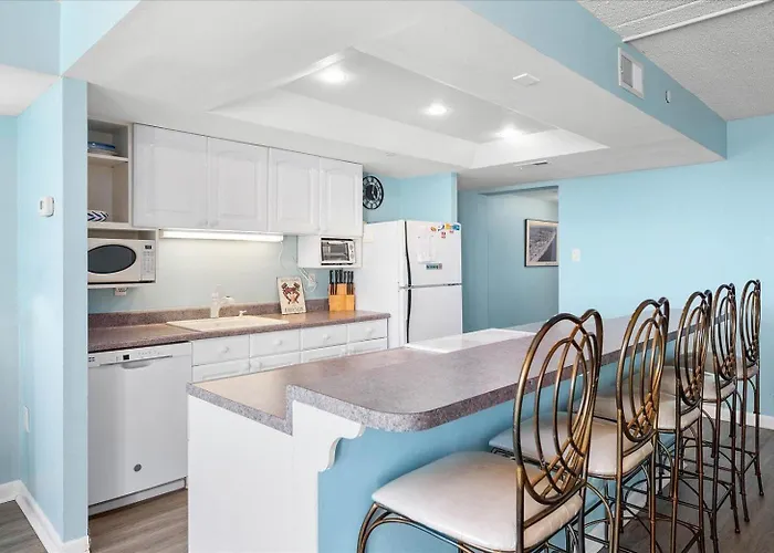 3 Bedroom Ocean Front In Desired Quay Building *