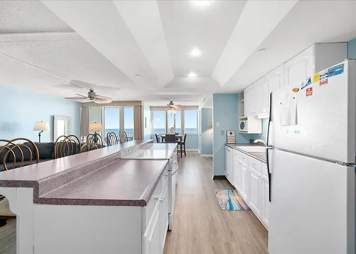 3 Bedroom Ocean Front In Desired Quay Building