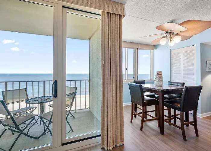 3 Bedroom Ocean Front In Desired Quay Building