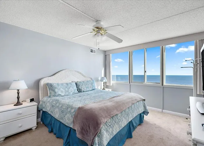 3 Bedroom Ocean Front In Desired Quay Building *
