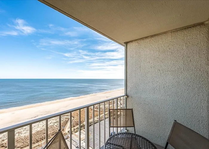 3 Bedroom Ocean Front In Desired Quay Building