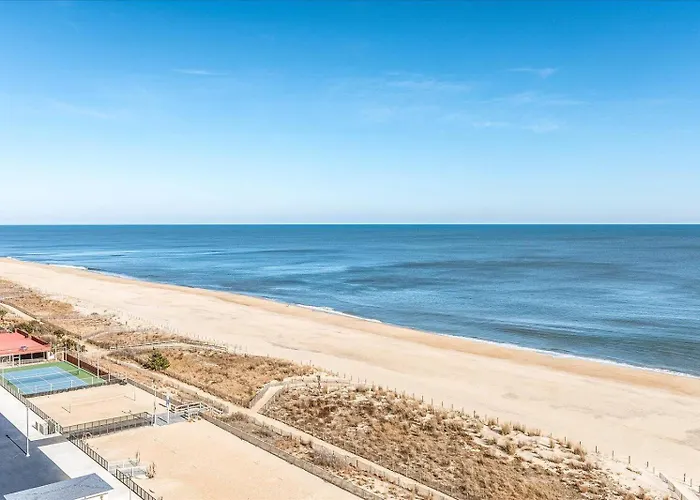 3 Bedroom Ocean Front In Desired Quay Building *