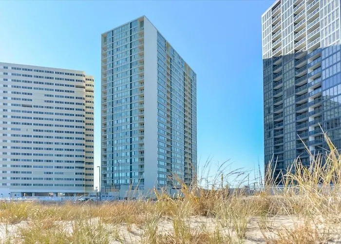 3 Bedroom Ocean Front In Desired Quay Building